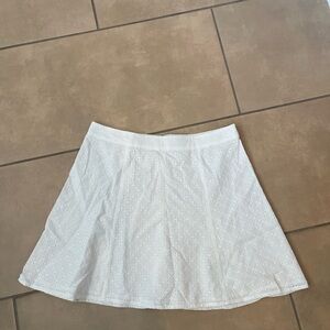 White eyelet lace skirt. Cotton.